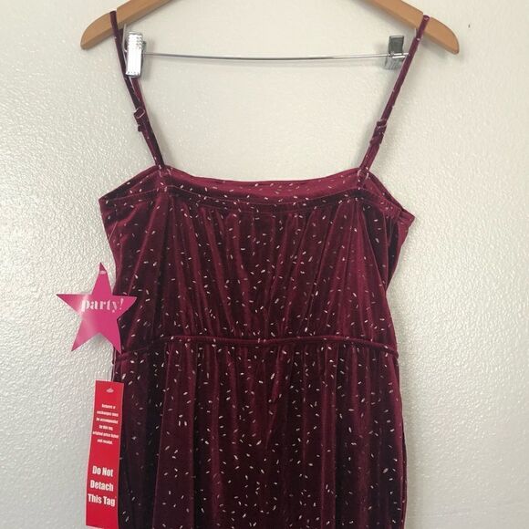 NWT SPEECHLESS Wine Red Sparkly Spaghetti Strap Jumpsuit Size Medium - Picture 8 of 14